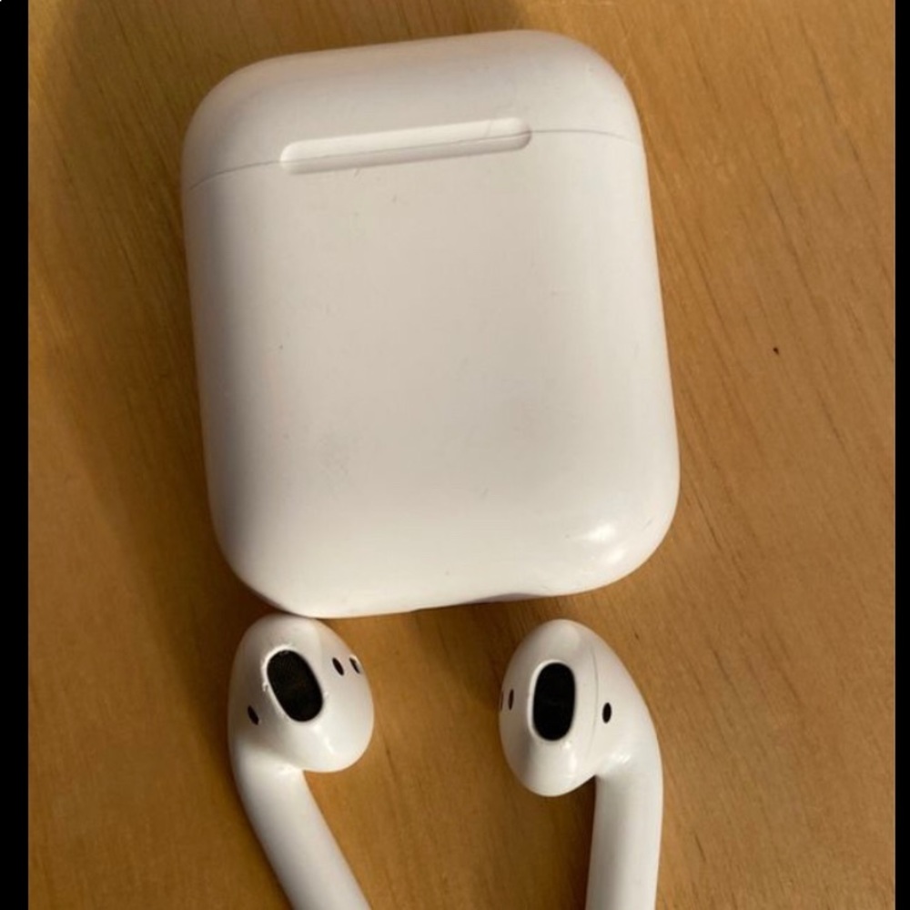 Authentic Apple AirPod Gen 2.
